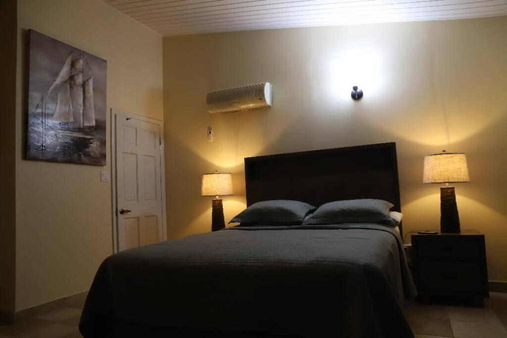 A Beautiful Villa In A Prime Location Of Jolly Jolly Harbour Екстериор снимка