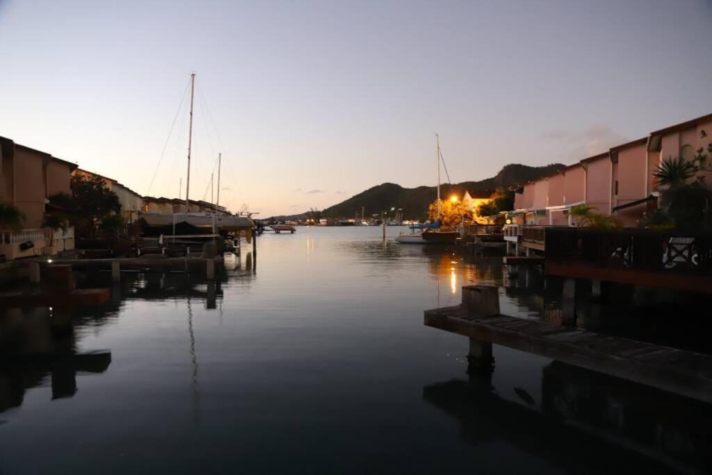 A Beautiful Villa In A Prime Location Of Jolly Jolly Harbour Екстериор снимка