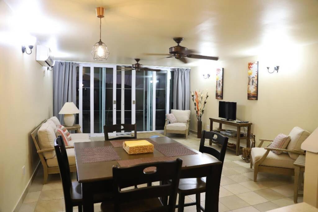 A Beautiful Villa In A Prime Location Of Jolly Jolly Harbour Екстериор снимка