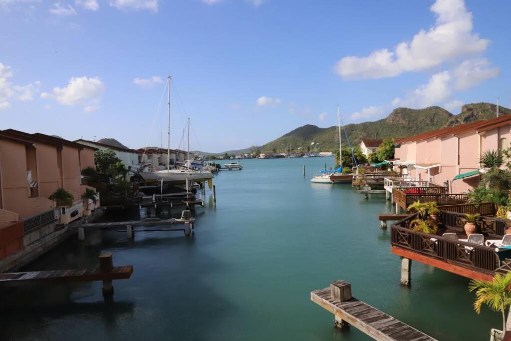 A Beautiful Villa In A Prime Location Of Jolly Jolly Harbour Екстериор снимка